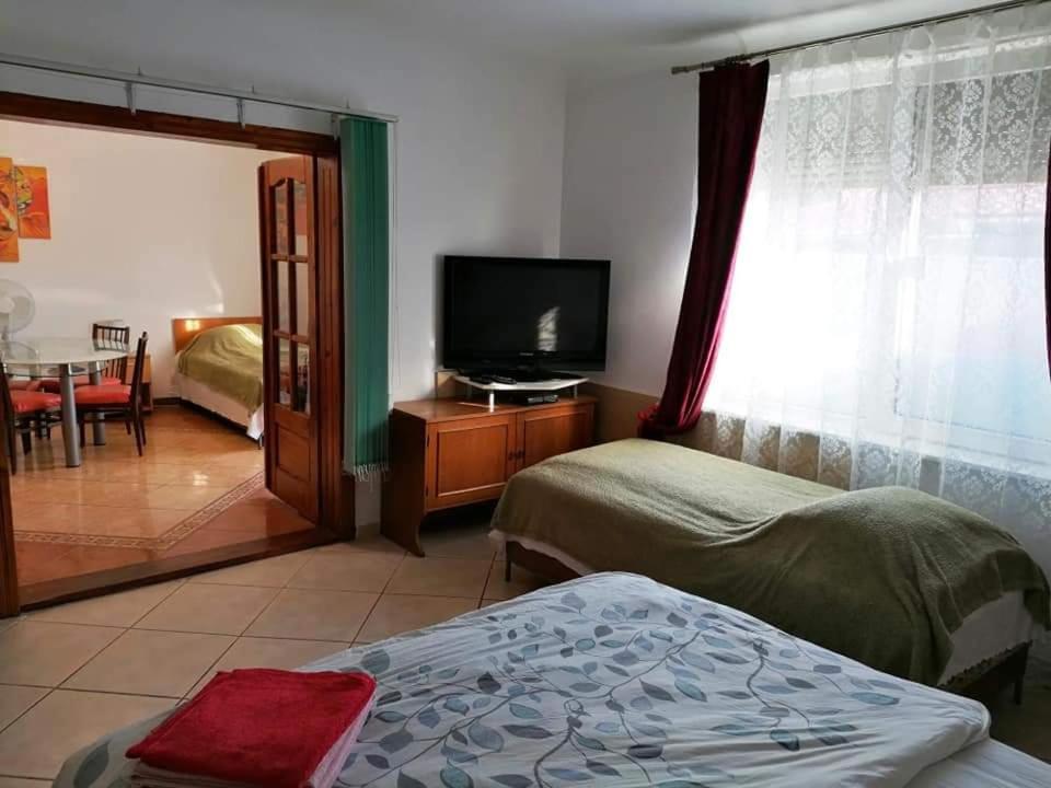 Hostel Pascalis Alesd Экстерьер фото