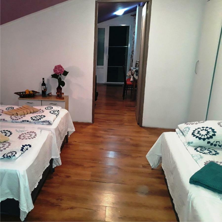 Hostel Pascalis Alesd Экстерьер фото