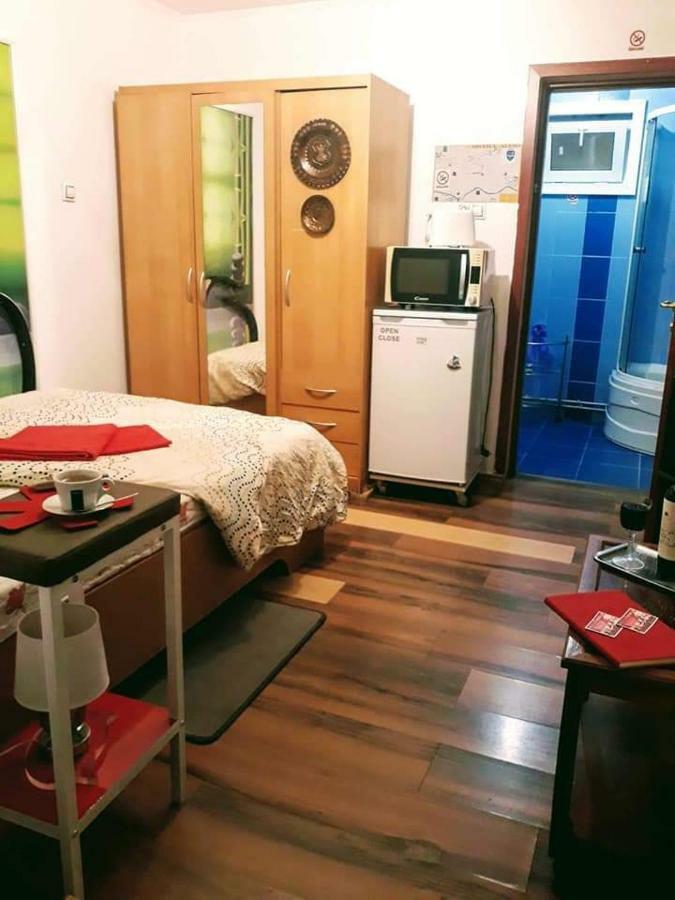 Hostel Pascalis Alesd Экстерьер фото